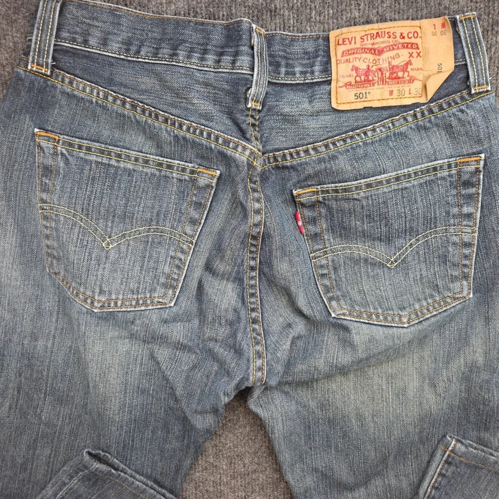 Levis 501 Mens 30x30 Blue Cotton Original Straight Fit Button Fly Denim Jeans